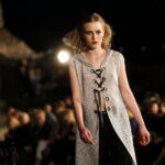 Pokaz mody na Zamku Królewskim w Chęcinach. XX jubileuszowy Festiwal Off Fashion / Marzena Mąkosa / Radio Kielce