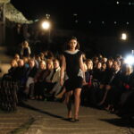 Pokaz mody na Zamku Królewskim w Chęcinach. XX jubileuszowy Festiwal Off Fashion / Marzena Mąkosa / Radio Kielce