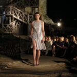 Pokaz mody na Zamku Królewskim w Chęcinach. XX jubileuszowy Festiwal Off Fashion / Marzena Mąkosa / Radio Kielce