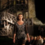 Pokaz mody na Zamku Królewskim w Chęcinach. XX jubileuszowy Festiwal Off Fashion / Marzena Mąkosa / Radio Kielce