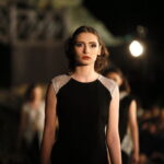 Pokaz mody na Zamku Królewskim w Chęcinach. XX jubileuszowy Festiwal Off Fashion / Marzena Mąkosa / Radio Kielce