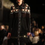 Pokaz mody na Zamku Królewskim w Chęcinach. XX jubileuszowy Festiwal Off Fashion / Marzena Mąkosa / Radio Kielce