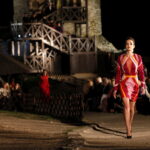 Pokaz mody na Zamku Królewskim w Chęcinach. XX jubileuszowy Festiwal Off Fashion / Marzena Mąkosa / Radio Kielce