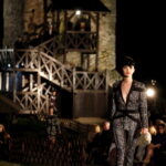 Pokaz mody na Zamku Królewskim w Chęcinach. XX jubileuszowy Festiwal Off Fashion / Marzena Mąkosa / Radio Kielce