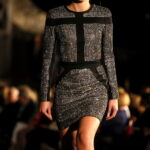 Pokaz mody na Zamku Królewskim w Chęcinach. XX jubileuszowy Festiwal Off Fashion / Marzena Mąkosa / Radio Kielce