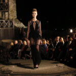 Pokaz mody na Zamku Królewskim w Chęcinach. XX jubileuszowy Festiwal Off Fashion / Marzena Mąkosa / Radio Kielce