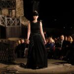 Pokaz mody na Zamku Królewskim w Chęcinach. XX jubileuszowy Festiwal Off Fashion / Marzena Mąkosa / Radio Kielce