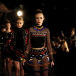 Pokaz mody na Zamku Królewskim w Chęcinach. XX jubileuszowy Festiwal Off Fashion / Marzena Mąkosa / Radio Kielce