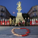 Uroczysty capstrzyk upamiętniający 83. rocznicę śmierci Marszałka Józefa Piłsudskiego / Marzena Mąkosa / Radio Kielce