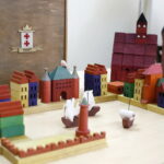 Konferencja prasowa dotycząca nowej wystawy „Kolorowy świat klocków” / Marzena Mąkosa / Radio Kielce