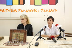 Konferencja prasowa dotycząca nowej wystawy „Kolorowy świat klocków” / Marzena Mąkosa / Radio Kielce