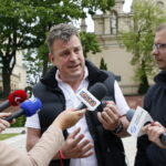 Briefing prasowy pod Pałacem Biskupów Krakowskich / Marzena Mąkosa / Radio Kielce