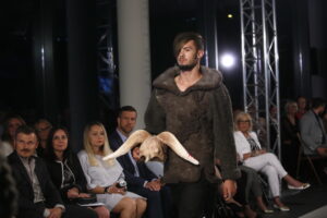 Off Fashion. Pokaz mody w salonie BMW / Marzena Mąkosa / Radio Kielce