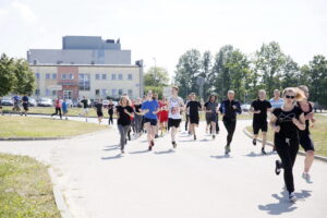 Bieg studentów przez Kampus Uniwersytetu Jana Kochanowskiego w Kielcach / Marzena Mąkosa / Radio Kielce