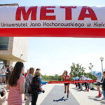 Bieg studentów przez Kampus Uniwersytetu Jana Kochanowskiego w Kielcach / Marzena Mąkosa / Radio Kielce