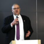 Konferencja naukowa "Nauka a wymiar sprawiedliwości" w Europejskim Centrum Edukacji Geologicznej w Korzecku. Na zdjęciu: Bogdan Święczkowski - I Zastępca Prokuratora Generalnego, Prokurator Krajowy / Marzena Mąkosa / Radio Kielce