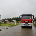 Działania służb ratunkowych po wykolejeniu się cysterny kolejowej z gazem propan - butanem po zderzeniu z ciężarówką / Marzena Mąkosa / Radio Kielce