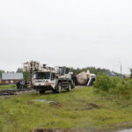 Działania służb ratunkowych po wykolejeniu się cysterny kolejowej z gazem propan - butanem po zderzeniu z ciężarówką / Marzena Mąkosa / Radio Kielce