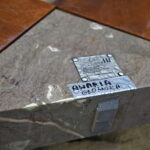 Zniszczone "Ławeczki Jerzego Kapuścińskiego" na kieleckiej Kadzielni / Marzena Mąkosa / Radio Kielce