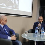 Spotkanie z cyklu „Kłopoty z historią” na temat „Lewica niejedno ma imię! Wokół kłamstwa komunistycznego”. Na zdjęciu: prof. dr. hab. Włodzimierz Suleja i Bartłomiej Zapała - redaktor Radia Kielce / Marzena Mąkosa / Radio Kielce