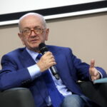 Spotkanie z cyklu „Kłopoty z historią” na temat „Lewica niejedno ma imię! Wokół kłamstwa komunistycznego”. Na zdjęciu: prof. dr. hab. Włodzimierz Suleja / Marzena Mąkosa / Radio Kielce