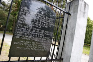 75 rocznica morderstwa dzieci żydowskich w Kielcach. Cmentarz żydowski w Kielcach / Marzena Mąkosa / Radio Kielce