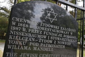 75 rocznica morderstwa dzieci żydowskich w Kielcach. Cmentarz żydowski w Kielcach / Marzena Mąkosa / Radio Kielce