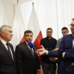 Konferencja konsultacyjna dotycząca Polityki Surowcowej Państwa. Na zdjęciu: Andrzej Bętkowski - wicewojewoda świętokrzyski i Mariusz Orion Jędrysek - Sekretarz Stanu w Ministerstwie Środowiska / Marzena Mąkosa / Radio Kielce