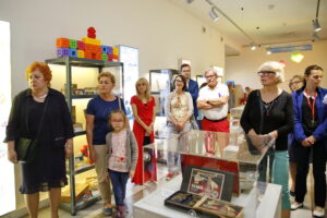 Wernisaż wystawy "Kolorowy Świat Klocków" w Muzeum Zabawek i Zabawy / Marzena Mąkosa / Radio Kielce