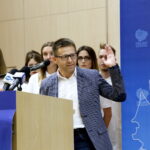 Konwencja wyborcza Bogdana Wenty i Projektu Świętokrzyskie w Filharmonii Świętokrzyskiej. Robert Kaszuba - wiceprzewodniczacy rady powiatu kieleckiego  / Marzena Mąkosa / Radio Kielce