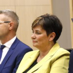 Konwencja wyborcza Bogdana Wenty i Projektu Świętokrzyskie w Filharmonii Świętokrzyskiej. Na zdjęciu: Bogdan Wenta - poseł do Parlamentu Europejskiego, kandydat na prezydenta miasta Kielce i  Danuta Papaj - wiceprezes zarządu stowarzyszenia Projekt Świętokrzyskie / Marzena Mąkosa / Radio Kielce