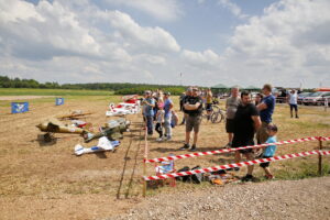 Oficjalne otwarcie lotniska dla modeli samolotów / Marzena Mąkosa / Radio Kielce