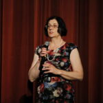 Wręczenie Sławomirowi Mazurowi statuetki "Filmowego Ziemowita" w kategorii Twórca Filmowy. Teresa Orlikowska / Marzena Mąkosa / Radio Kielce