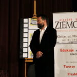 Wręczenie Sławomirowi Mazurowi statuetki "Filmowego Ziemowita" w kategorii Twórca Filmowy. Sławomir Mazur / Marzena Mąkosa / Radio Kielce