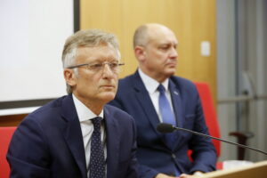 „Racja stanu Polski w Europie”. Dialog Obywatelski z udziałem dr Marka Prawdy, Dyrektora Przedstawicielstwa Komisji Europejskiej w Polsce. Na zdjęciu: dr Marek Prawda / Marzena Mąkosa / Radio Kielce