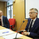 „Racja stanu Polski w Europie”. Dialog Obywatelski z udziałem dr Marka Prawdy, Dyrektora Przedstawicielstwa Komisji Europejskiej w Polsce. Na zdjęciu: dr Bartłomiej Zapała - redaktor Radia Kielce i dr Marek Prawda - Dyrektor Przedstawicielstwa Komisji Europejskiej w Polsce / Marzena Mąkosa / Radio Kielce