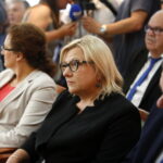 Urząd Stanu Cywilnego. Podpisanie porozumienia o współpracy dotyczącej organizowania pomocy materialnej dla ofiar wojny w Syrii oraz propagowania idei pokoju w świecie i unikania przemocy. Na zdjęciu: Beata Kempa - minister / Marzena Mąkosa / Radio Kielce