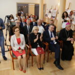 Urząd Stanu Cywilnego. Podpisanie porozumienia o współpracy dotyczącej organizowania pomocy materialnej dla ofiar wojny w Syrii oraz propagowania idei pokoju w świecie i unikania przemocy / Marzena Mąkosa / Radio Kielce