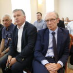 Urząd Stanu Cywilnego. Podpisanie porozumienia o współpracy dotyczącej organizowania pomocy materialnej dla ofiar wojny w Syrii oraz propagowania idei pokoju w świecie i unikania przemocy. Po prawej Marek Scelina - dyrektor MOPR Kielce / Marzena Mąkosa / Radio Kielce