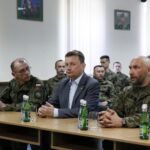 Minister obrony narodowej Mariusz Błaszczak w jednostce CPdMZ / Marzena Mąkosa / Radio Kielce
