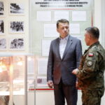 Minister obrony narodowej Mariusz Błaszczak w jednostce CPdMZ / Marzena Mąkosa / Radio Kielce