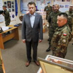 Minister obrony narodowej Mariusz Błaszczak w jednostce CPdMZ / Marzena Mąkosa / Radio Kielce