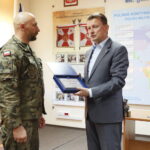 Minister obrony narodowej Mariusz Błaszczak w jednostce CPdMZ. Na zdjęciu: płk Paweł Chabielski i minister Mariusz Błaszczak / Marzena Mąkosa / Radio Kielce