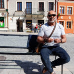 Festiwal Filmów-Spotkań Niezwykłych - Jan Jakub Kolski na swojej ławeczce / Krzysztof Bujnowicz / Radio Kielce