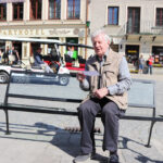 Festiwal Filmów-Spotkań Niezwykłych - Andrzej Barański na swojej ławeczce / Krzysztof Bujnowicz / Radio Kielce