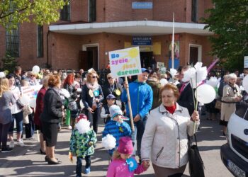 Ostrowiecki marsz dla życia i rodziny (15 maja 2016 r) / Teresa Czajkowska / Radio Kielce