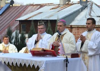 Biskup Krzysztof Nitkiewicz Sandomierz (1 listopada 2014 r.) / Grażyna Szlęzak - Wójcik / Radio Kielce