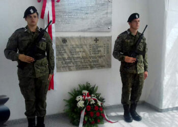 Na cmentarzu wojennym w Pińczowie odsłonięto dwie tablice poświęcone poległym w trakcie II wojny światowej żołnierzom / Joanna Strączek