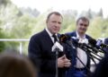 Konferencja prasowa na kieleckiej Kadzielni. Jacek Kurski, prezes TVP, w tle Wojciech Lubawski, prezydent Kielc (30 maja 2017 r.) / Jarosław Kubalski / Radio Kielce