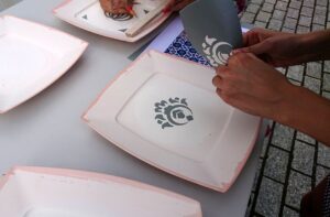 Kielce. Warsztaty „Orientalna ceramika - szacunek dla Syrii” przed Instytutem Dizajnu / Katarzyna Prędotka / Radio Kielce